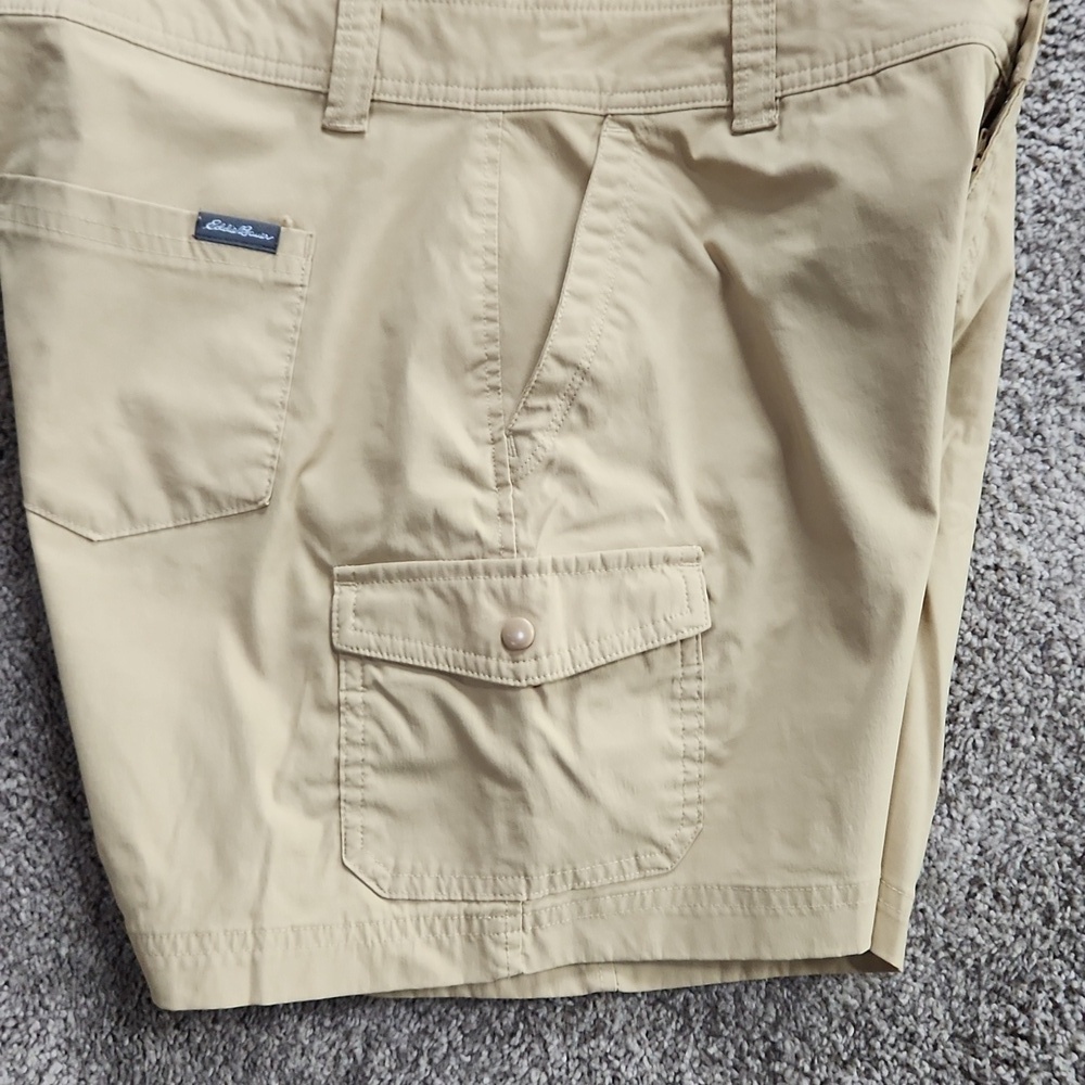 Eddie Bauer Light Tan Cargo Shorts - Picture 4 of 8